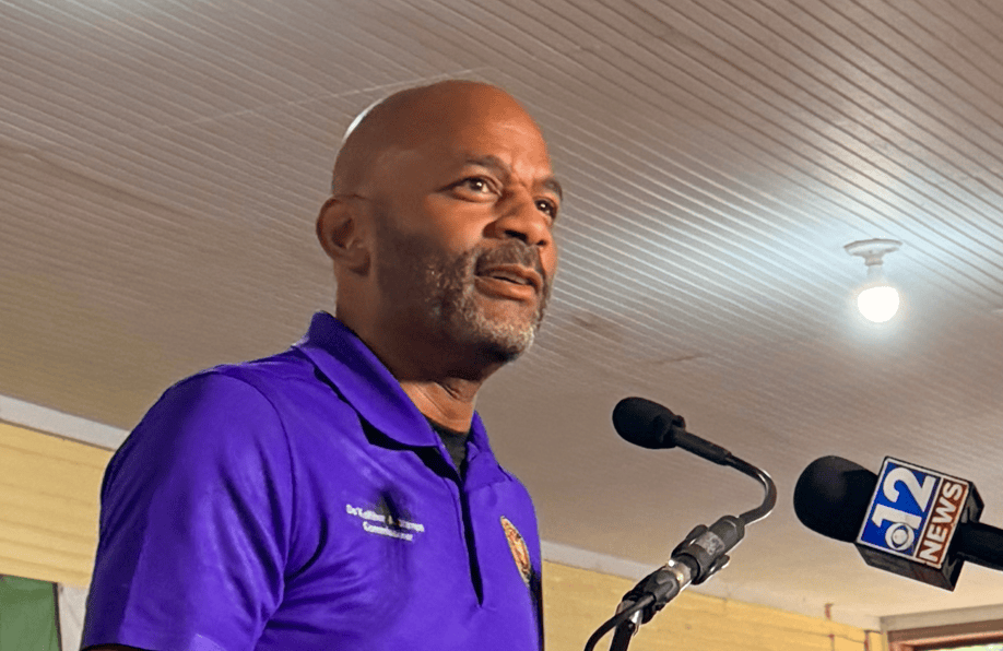 Brown, Carr reject Stamps’ call to allow SNAP benefits to be used to pay water bills