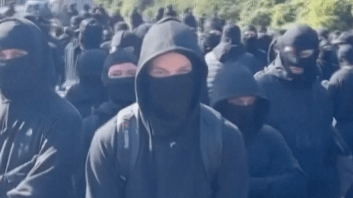 ‘Stop the boats’ masked protesters block England’s Port of Dover