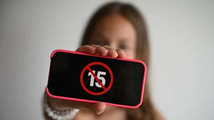 EU Plans Sweeping Social Media and AI Chatbot Ban for Children