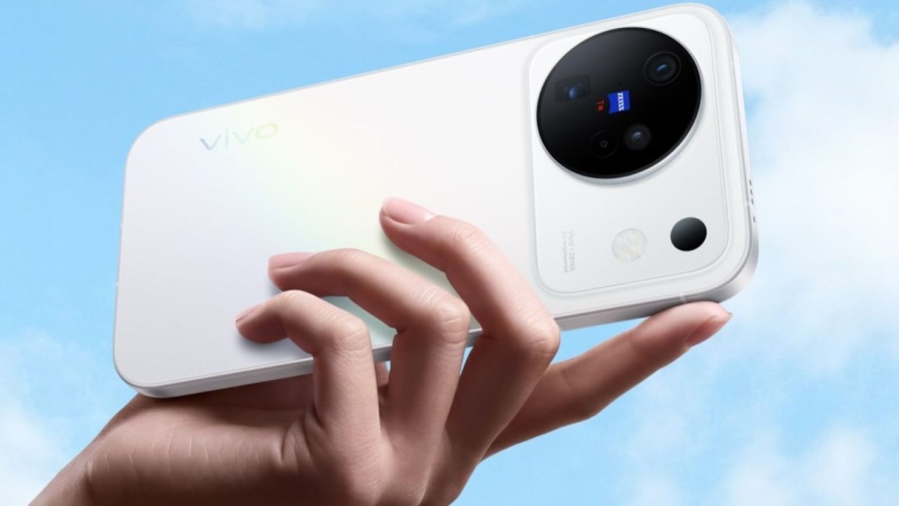 Vivo X500 Brings Gimbal-Level Stabilization, 3x Optical Zoom