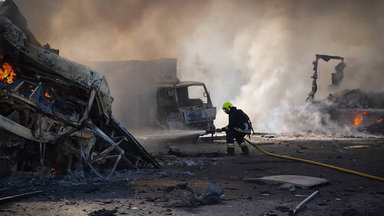 At least 5 killed in Russian attacks on Ukraine as US envoys visit Moscow