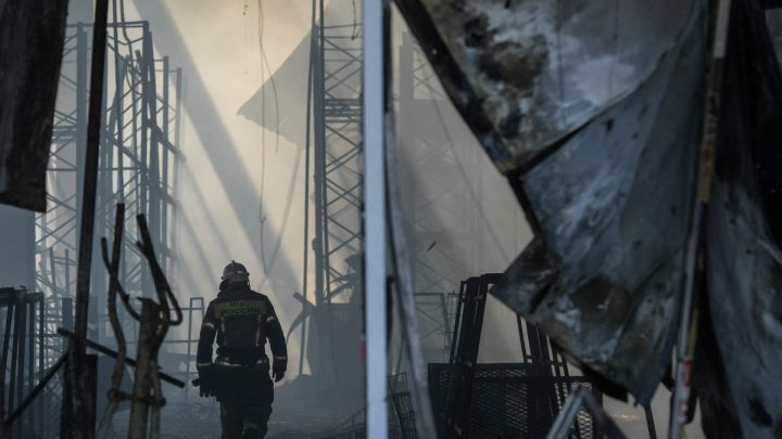 Russia strikes Kyiv as three-day pause during US envoy visits ends