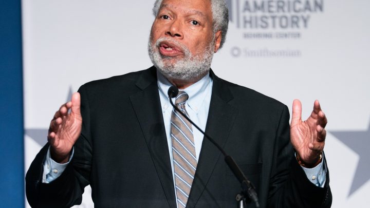 Head of Smithsonian museums announces he will be stepping down