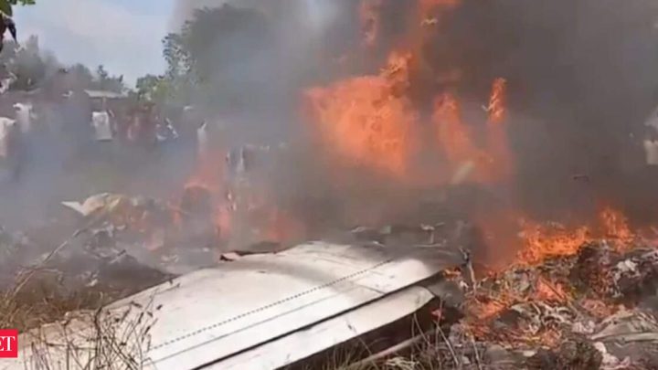 Congo plane crash kills 14, including 2 officials