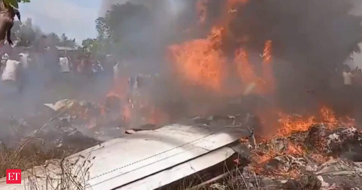 Congo plane crash kills 14, including 2 officials
