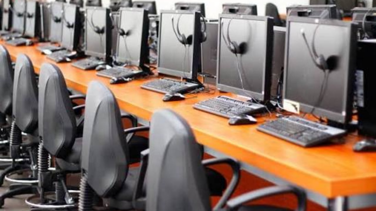 Scam Call Center Employees Flee With Equipment Before NCCIA Raid in Islamabad
