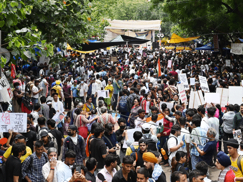 सुप्रीम कोर्ट ने जंतर-मंतर प्रोटेस्ट की सभी FIR रद्द कीं: नई FIR भी दर्ज नहीं होंगी; कॉकरोच जनता पार्टी ने 5 सितंबर का मार्च वापस लिया1:02Play video
