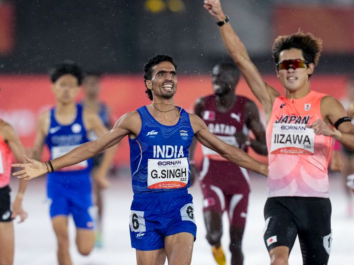 क्या गुलवीर एशियन गेम्स में मेडल की हैट्रिक लगा पाएंगे: 5000 मीटर में साबले के साथ फाइनल में उतरेंगे, आज भारत के 9 मेडल मुकाबले1:00Play video