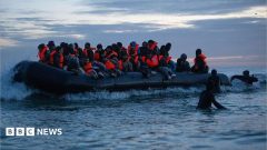 UK-France 'one in, one out' migrant scheme scrapped