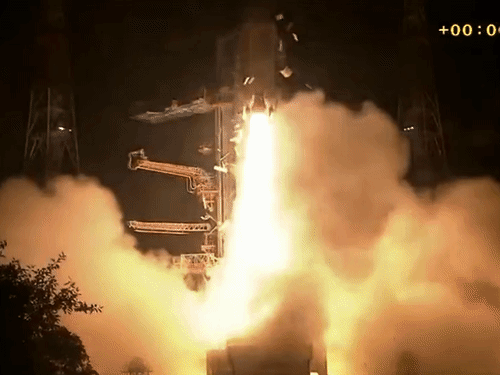 ISRO ने GSLV-रॉकेट से इमेजिंग सैटेलाइट को स्पेस में भेजा: 36 हजार km ऊपर से पाकिस्तान-चीन पर नजर रखेगा; आपदा में भी मदद करेगा1:09Play video
