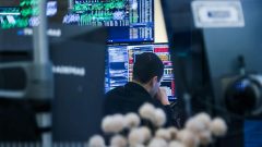 US stocks subdued as rate bets rise
