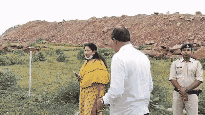 MP में जहरीली शराब से 2 दिन में 12 मौतें: जहर इतना कि शरीर नीले पड़े, 109 भर्ती; सागर में 5 अधिकारी सस्पेंड, 30 पर FIR1:45Play video