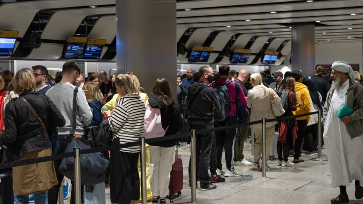 Hundreds of flights delayed, cancelled after UK air traffic control glitch