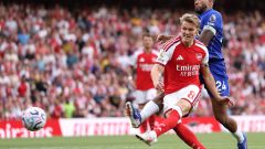 Arsenal come from behind to beat Chelsea 2-1 and maintain perfect start