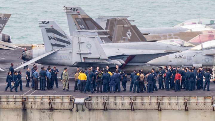 5,000 US sailors descend on Thailand as USS Abraham Lincoln docks