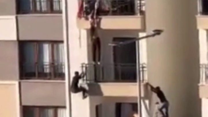 Girl rescued by free-climbing neighbour from balcony in Turkiye