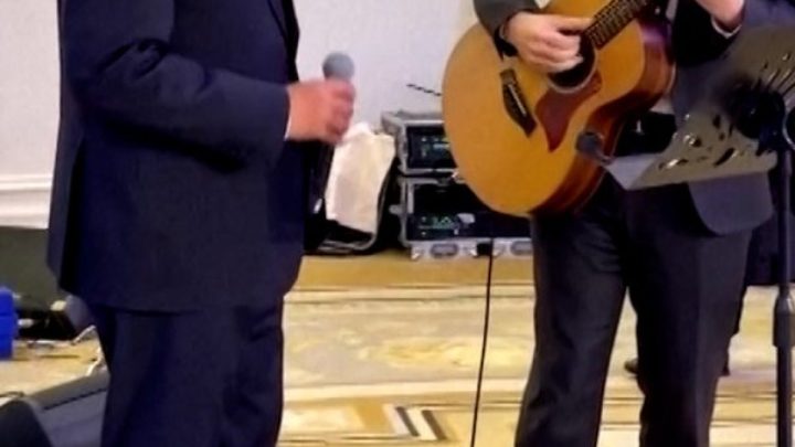 Leaders of Thailand and Singapore perform Beatles song, “Let It Be”