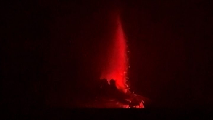 Indonesia volcano eruption disrupts hundreds of flights