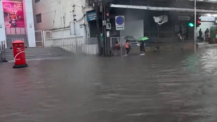 Bangkok on red alert as massive floods hit the city