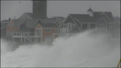 Powerful storm batters US Northeast disrupting power and travel