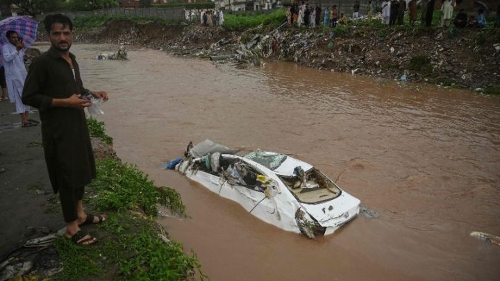 CDA Demolishes Illegal Shops in E-11 After Devastating Floods