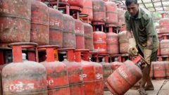 e-KYC नहीं तो LPG सिलेंडर पर सब्सिडी नहीं मिलेगी: नया नियम 1 अक्टूबर से; घर बैठे मोबाइल एप से e-KYC करें0:56Play video