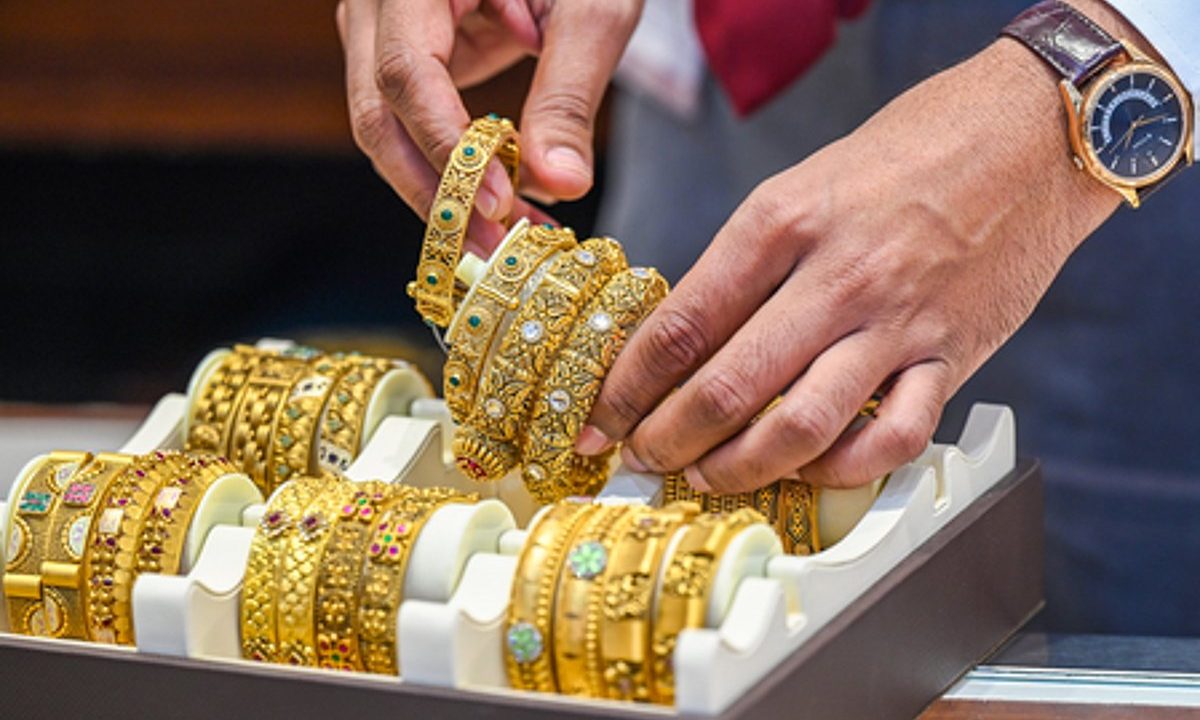 Weekly Review| Gold’s global dip meets Indian resilience: A volatile week ends on a firm note