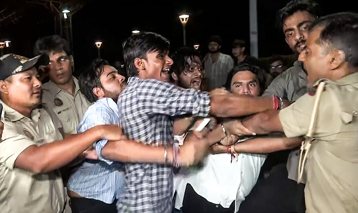 ABVP students protest at Civic Centre over Satya Niketan building collapse
