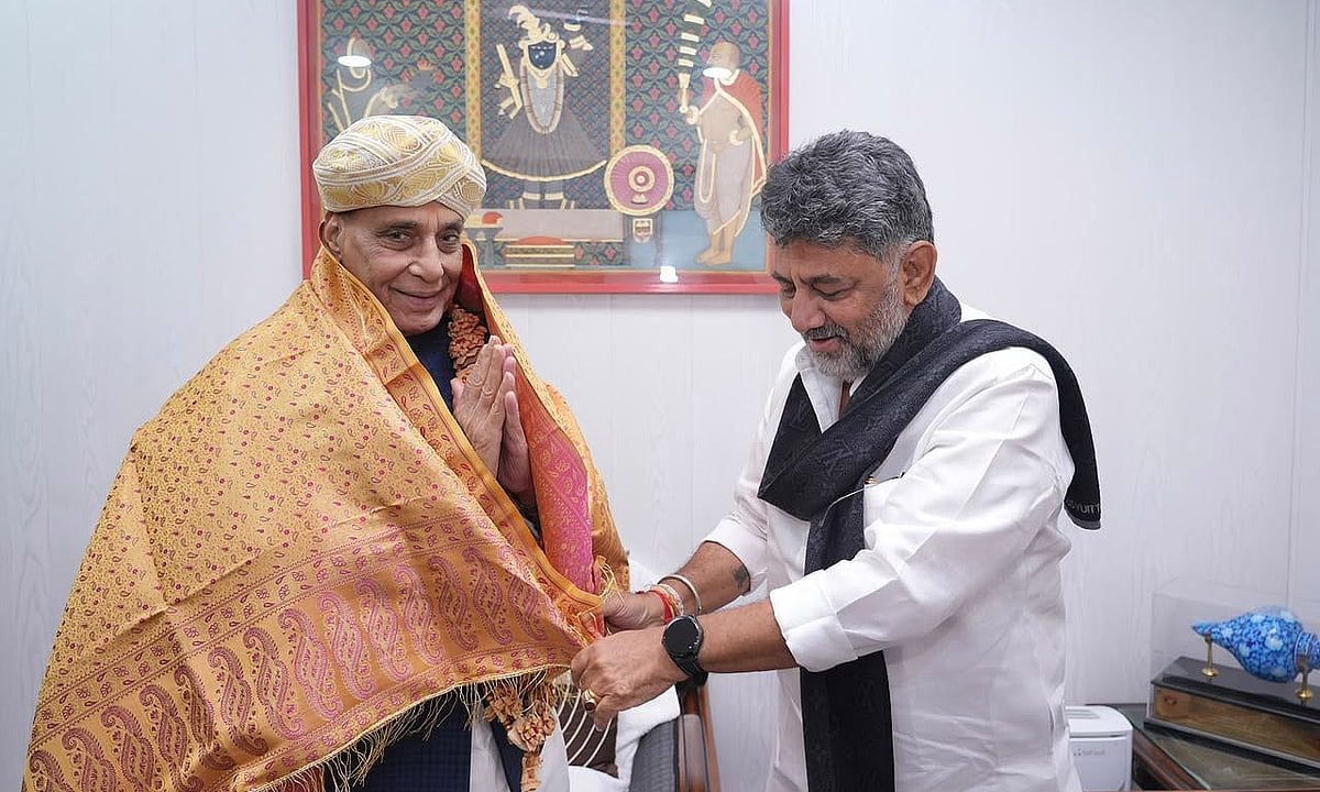 CM Shivakumar meets Rajnath Singh, seeks easing of defence curbs for  Bengaluru projects