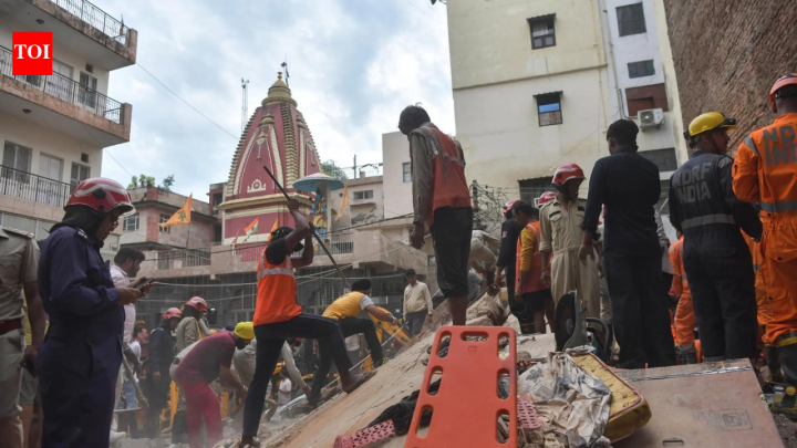 Delhi building collapse: MCD seals adjoining PG, flags illegal G+4 structure