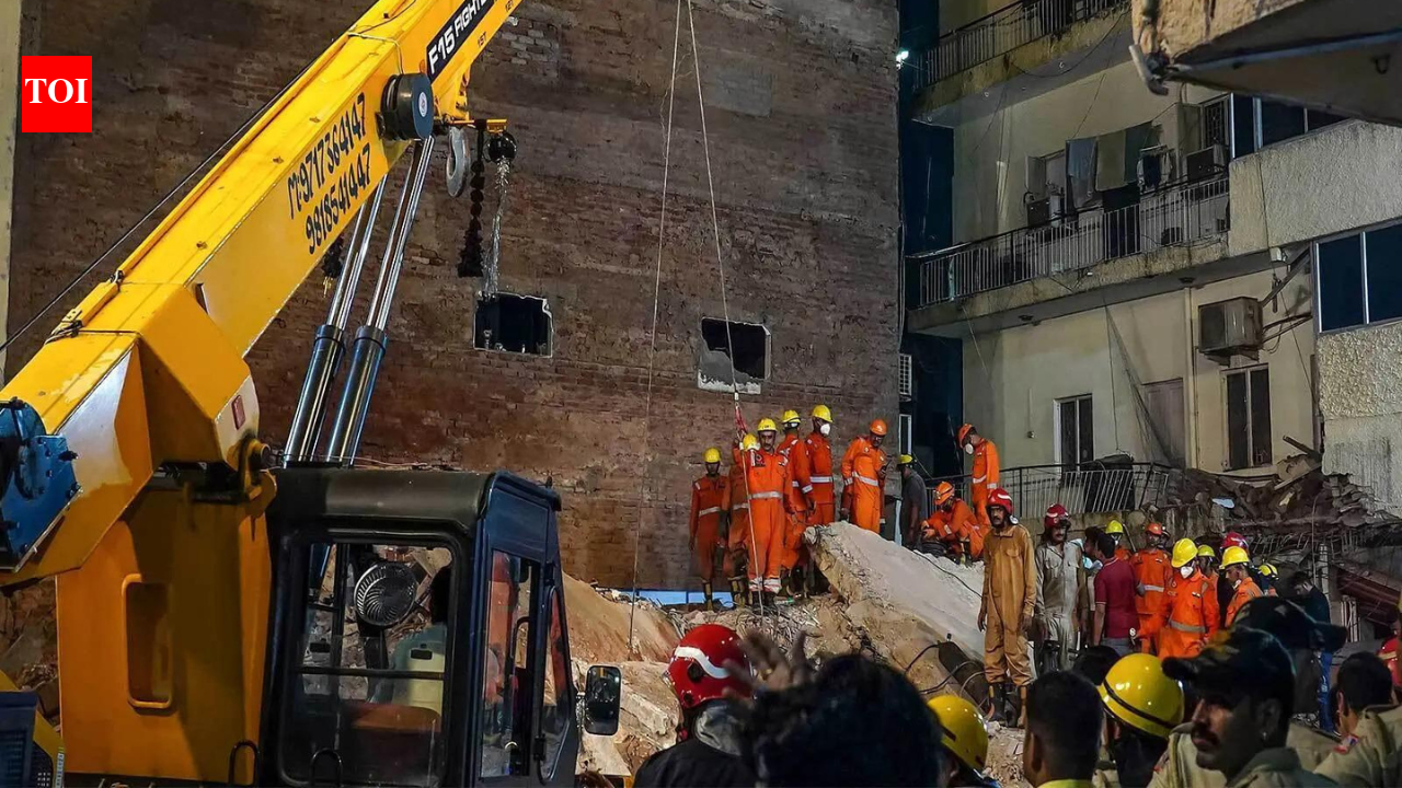 India6 killed in Delhi building collapse; illegal buildings over 4 floors to face action