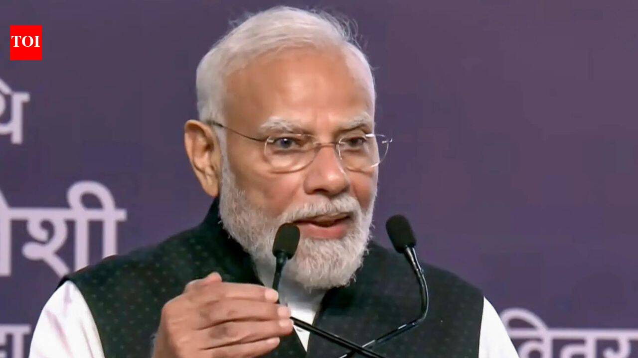 India'Jhooth ki goonj': PM Modi takes swipe at Rahul, attacks 'mai-baap' culture