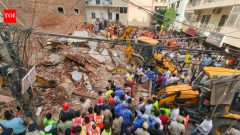 06:19 Delhi's Satya Niketan building collapses: 'We're getting calls from trapped students'