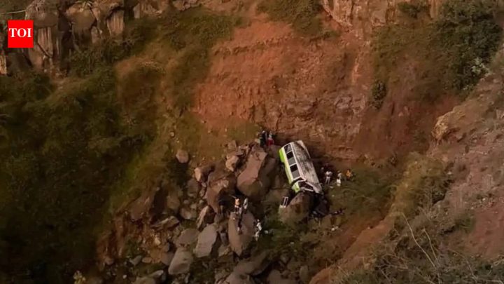 Rest of WorldSchoolchildren among 25 killed as bus falls 30 metres into ravine in Africa