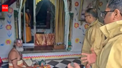 Chitrakoot priest refuses to abandon temple amid floods