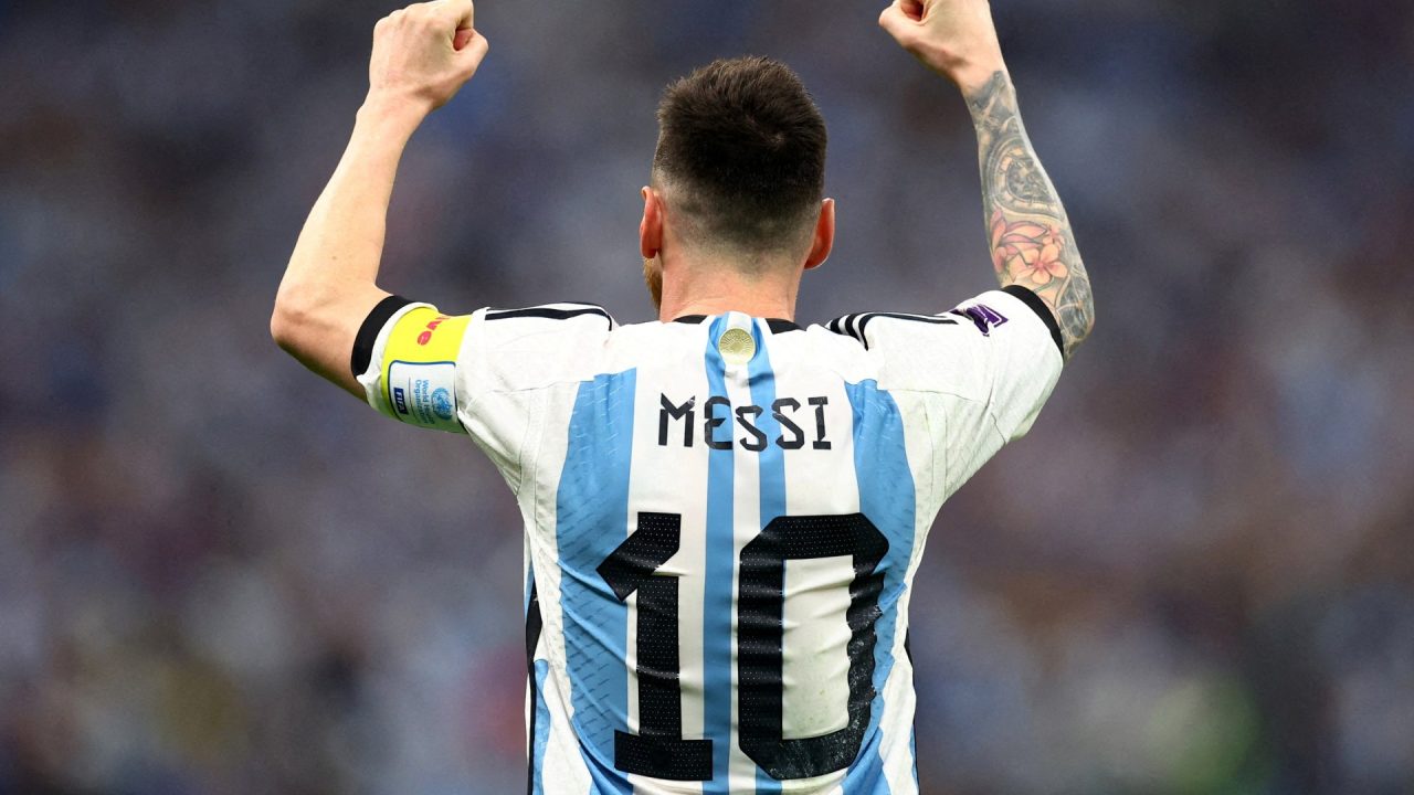 The number 10 shirt must not retire with Messi