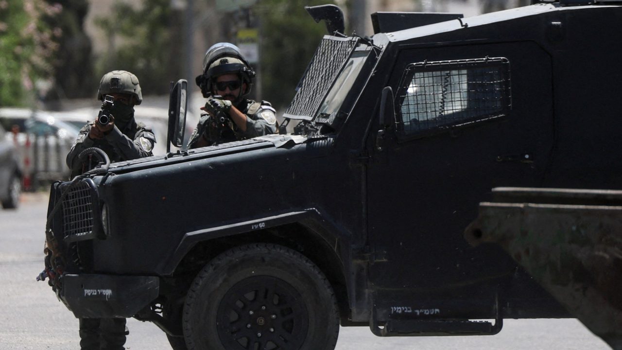 Israeli forces kill Palestinian man and withhold his body near Nablus