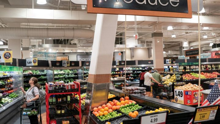 US consumer confidence hits its lowest level since 2014 ahead of midterms