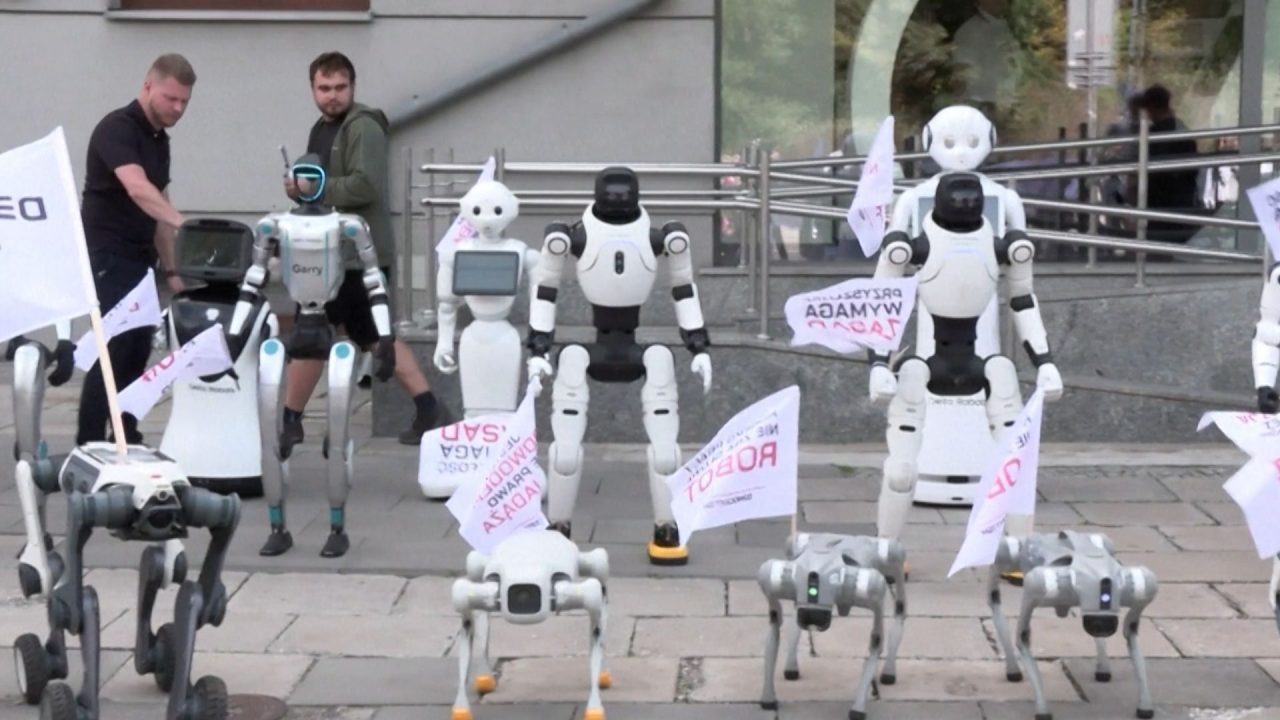Robots protest in Poland over AI regulation concerns