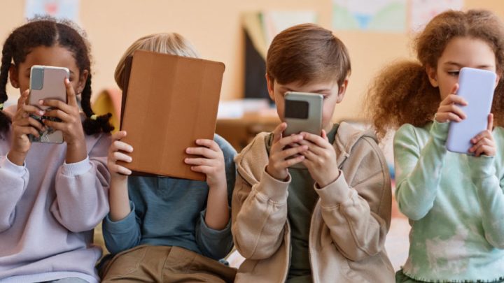Senators Demand Age Limit Restrictions on Social Media