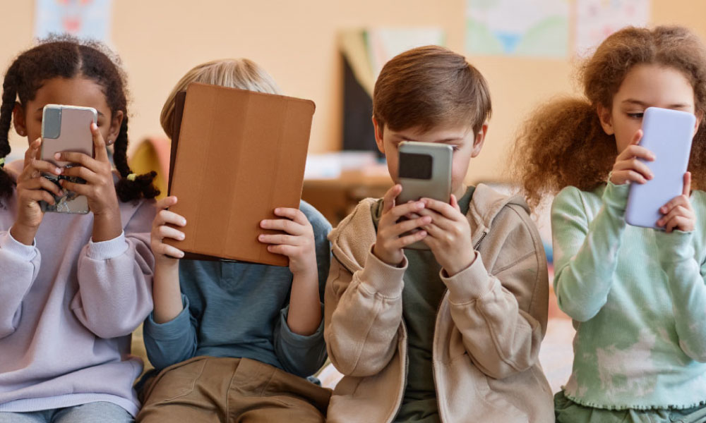 Senators Demand Age Limit Restrictions on Social Media