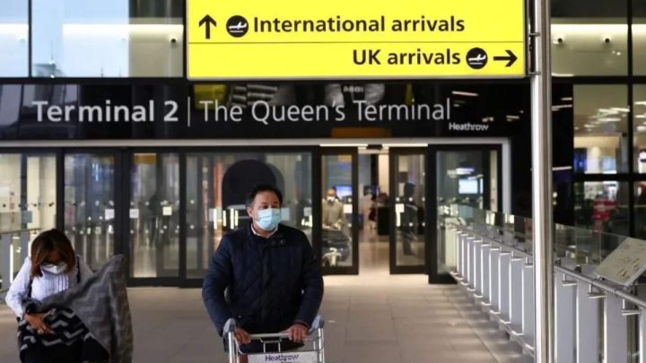 Nearly 600 UK flights cancelled as NATS hit by glitch