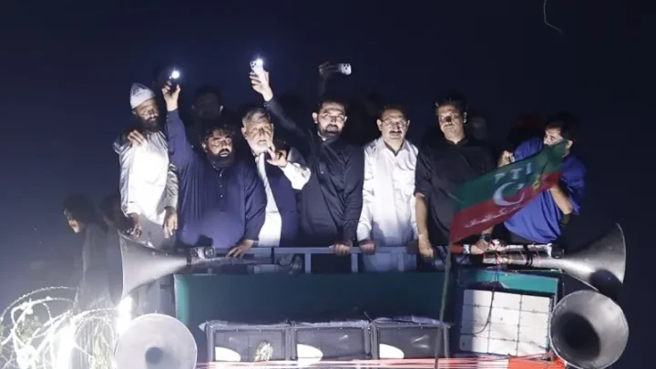 Afridi invites people from across country to join PTI's long march at Swabi Interchange on Oct 11