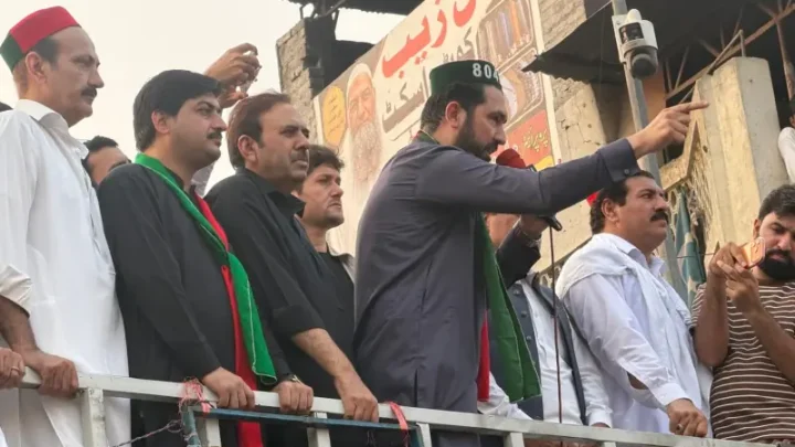 CM Afridi says will not accept 'illegal move' of governor's rule or emergency in KP