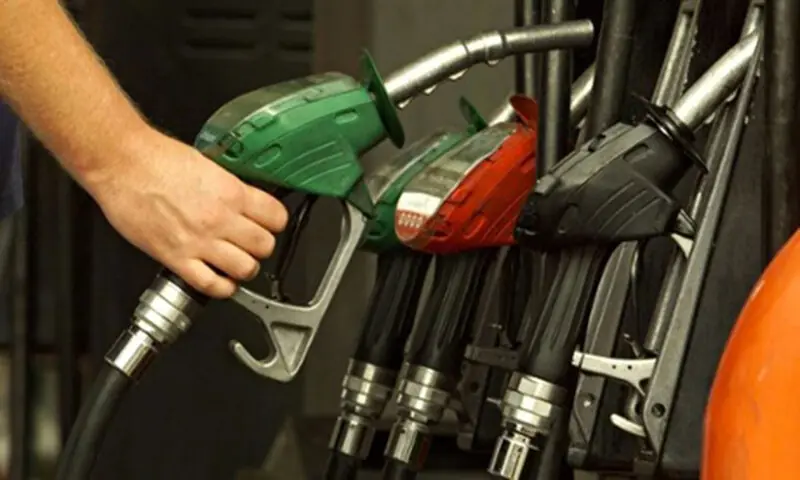 Govt reduces petrol price by Rs2.71 per litre, high-speed diesel rate by Re0.03