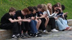 Greece joins push to ban social media for minors