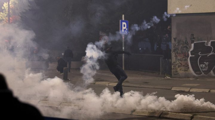 Police clash with Kosovo protesters over bid to curb Hague war crimes court