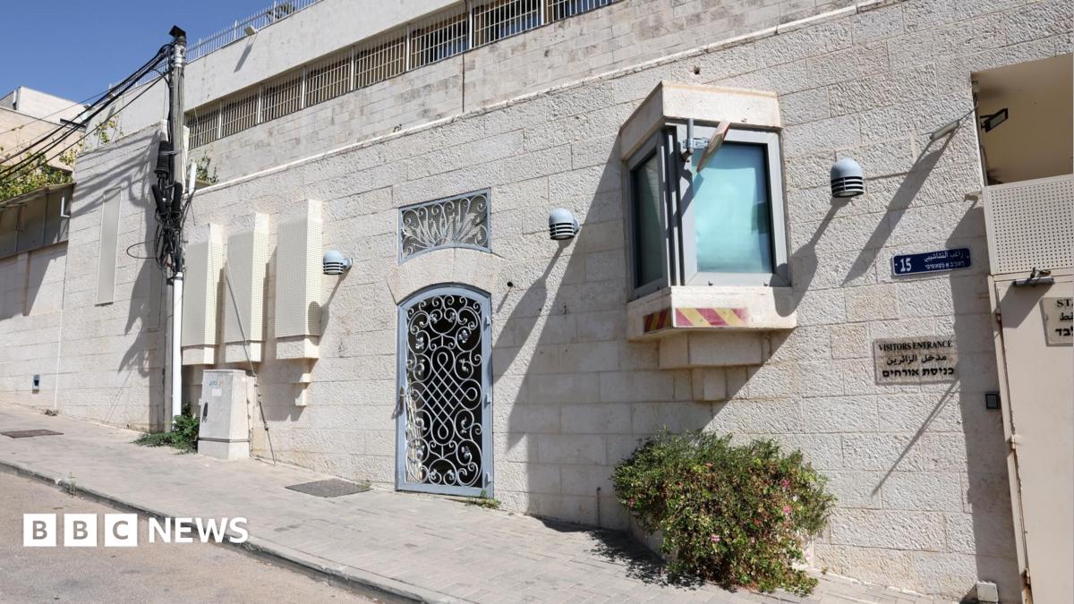 Most UK diplomats to leave East Jerusalem consulate, Israel says, as Miliband says 'vital services' to remain