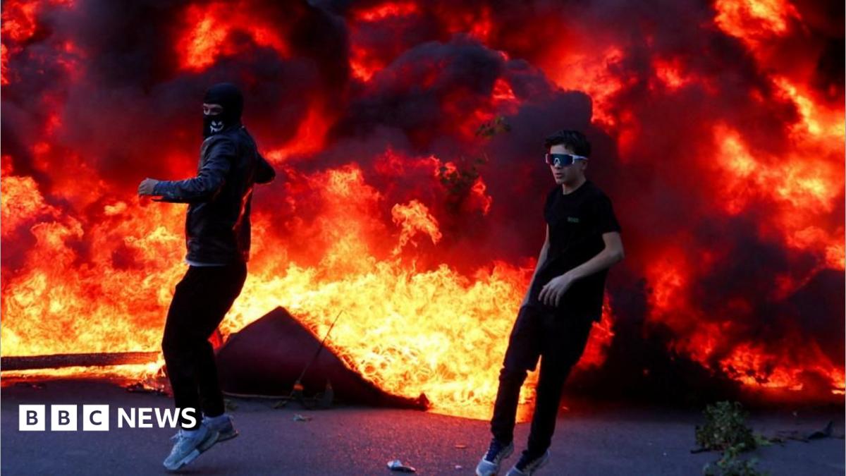 Student protesters attack government buildings in Tirana