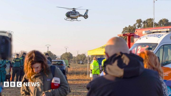 Audio reveals exchanges between control centre and drivers before deadly Spain train crash